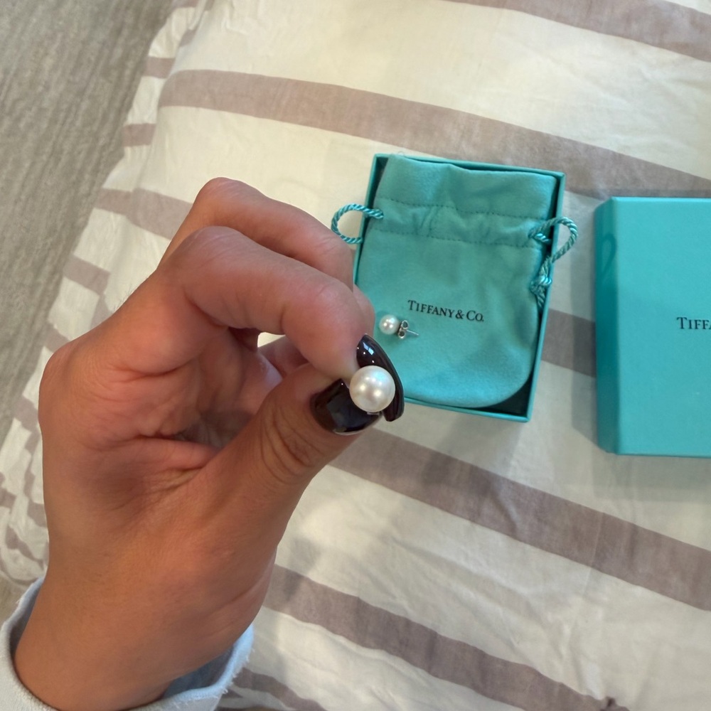 Tiffany & Co. Ziegfeld Collection Pearl Earring - Picture 3 of 4
